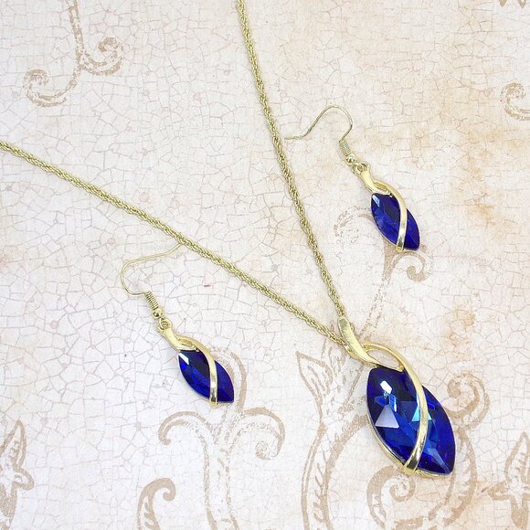 Blue large crystal marquise pendant necklace and earrings set on rope chain - Picture 5 of 7